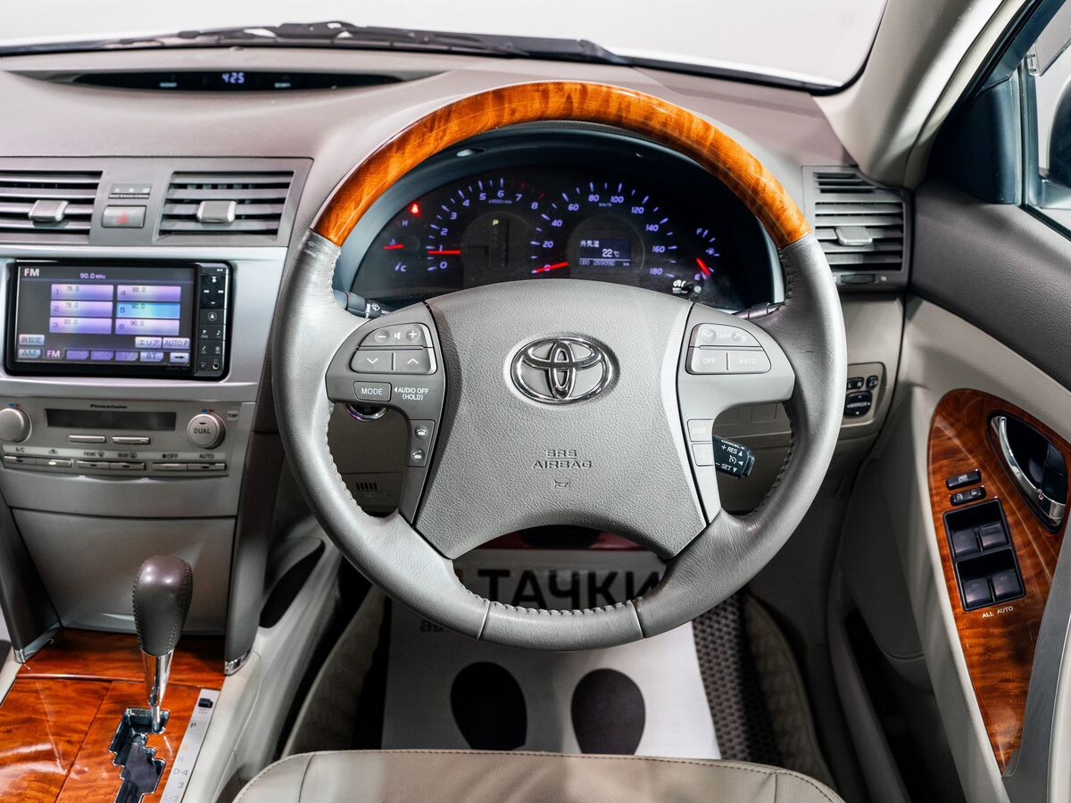 Toyota Camry 2010 - фото автомобиля