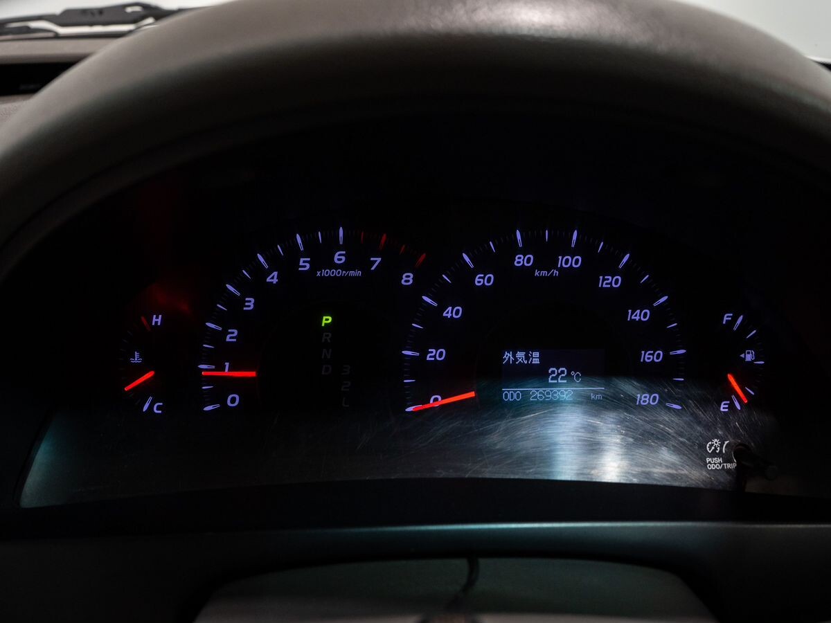 Toyota Camry 2010 - фото автомобиля