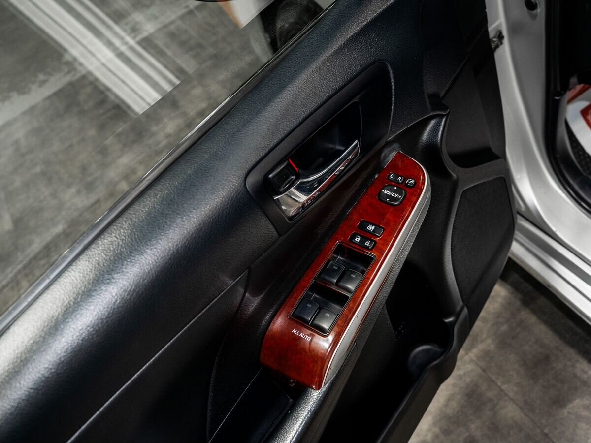 Toyota Camry 2012 - фото автомобиля