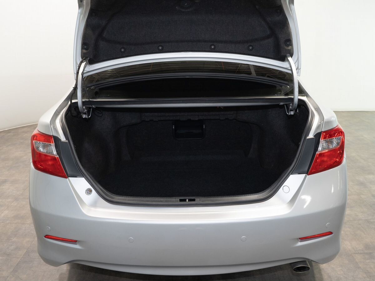Toyota Camry 2012 - фото автомобиля