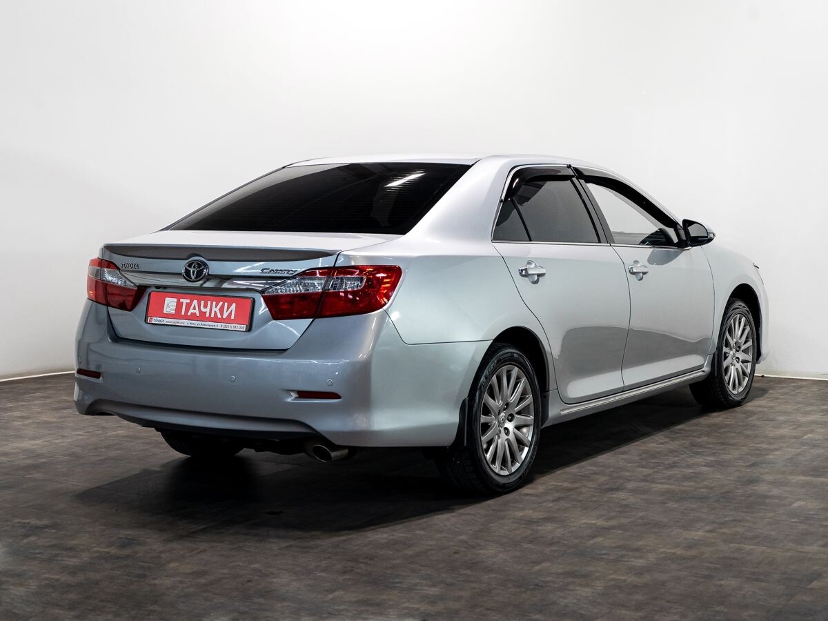Toyota Camry 2012 - фото автомобиля