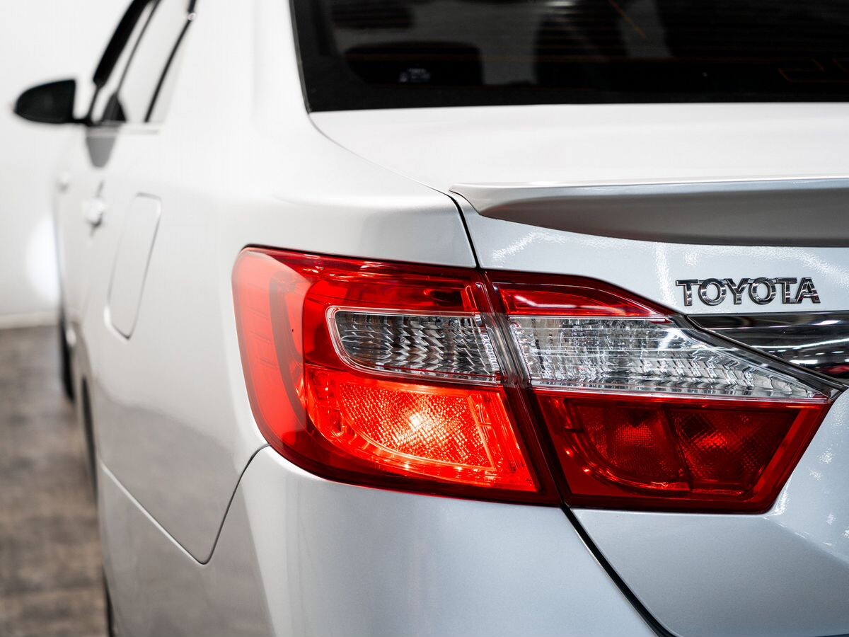 Toyota Camry 2012 - фото автомобиля