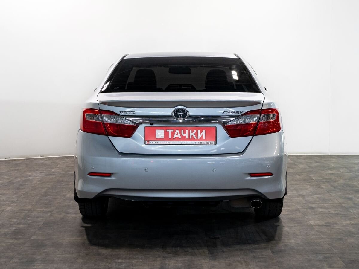 Toyota Camry 2012 - фото автомобиля