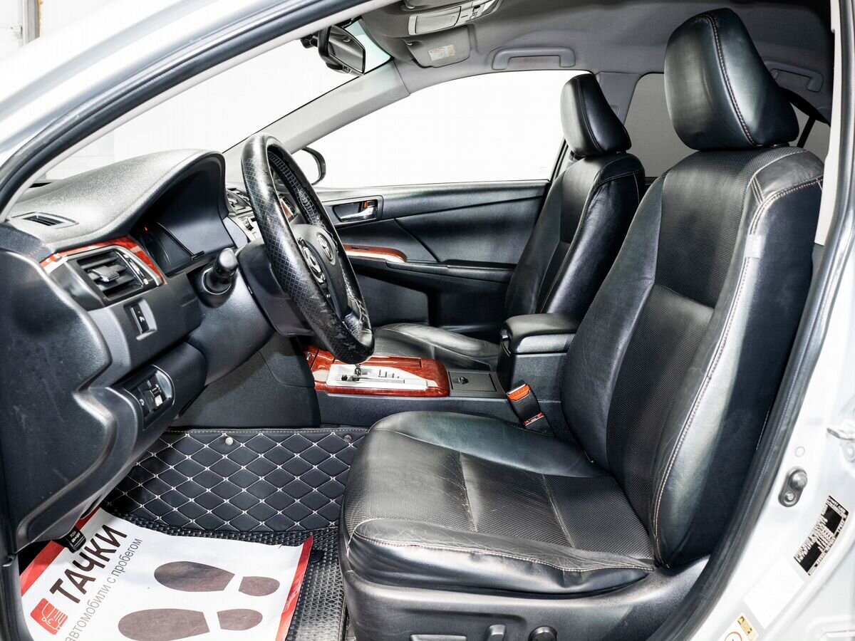 Toyota Camry 2012 - фото автомобиля