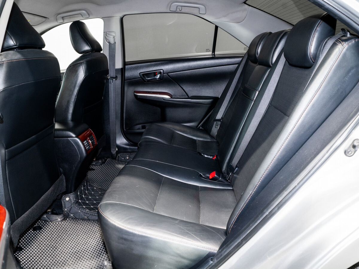 Toyota Camry 2012 - фото автомобиля