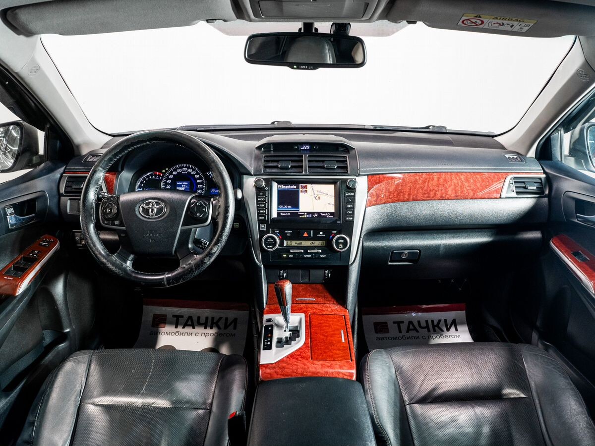 Toyota Camry 2012 - фото автомобиля