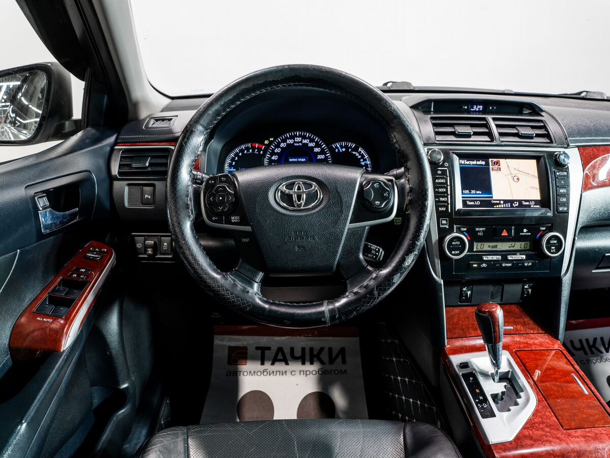 Toyota Camry 2012 - фото автомобиля