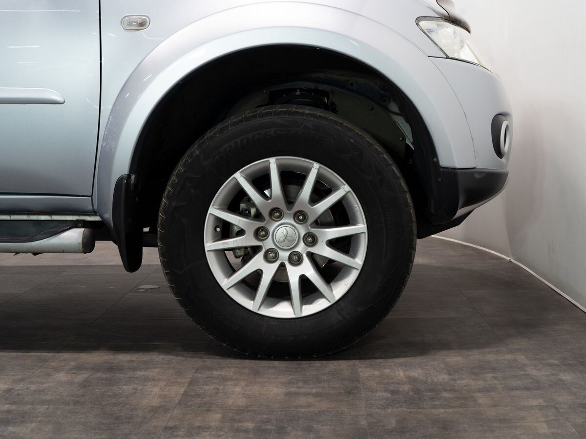 Mitsubishi Pajero Sport 2009 - фото автомобиля