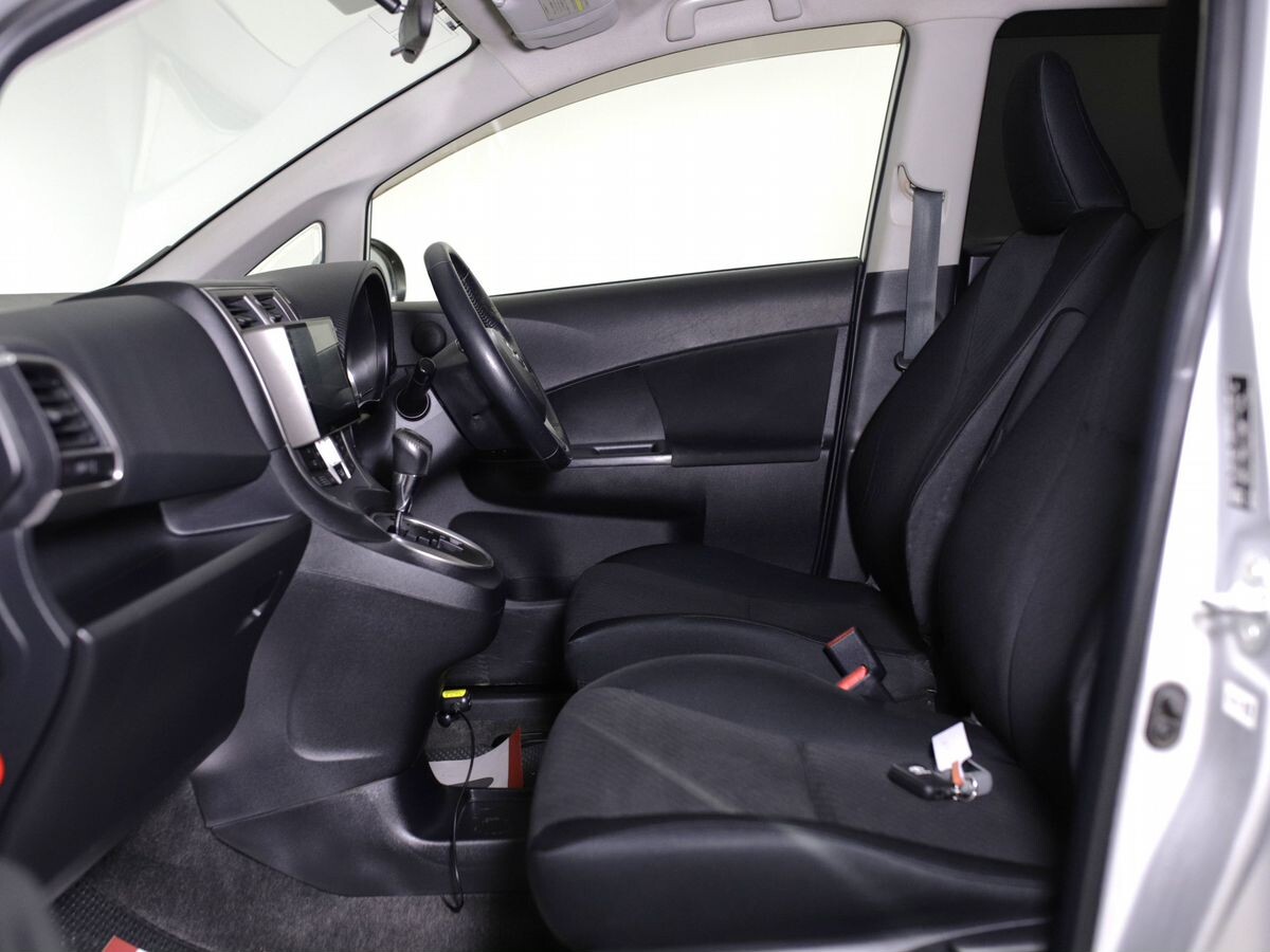 Toyota Ractis 2011 - фото автомобиля