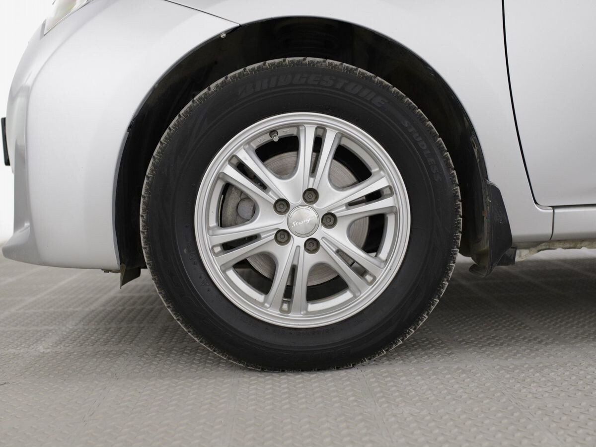 Toyota Ractis 2011 - фото автомобиля