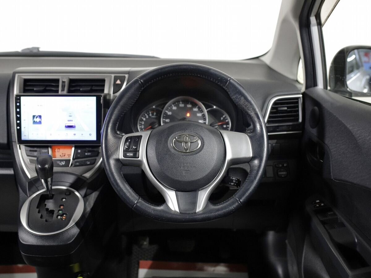 Toyota Ractis 2011 - фото автомобиля
