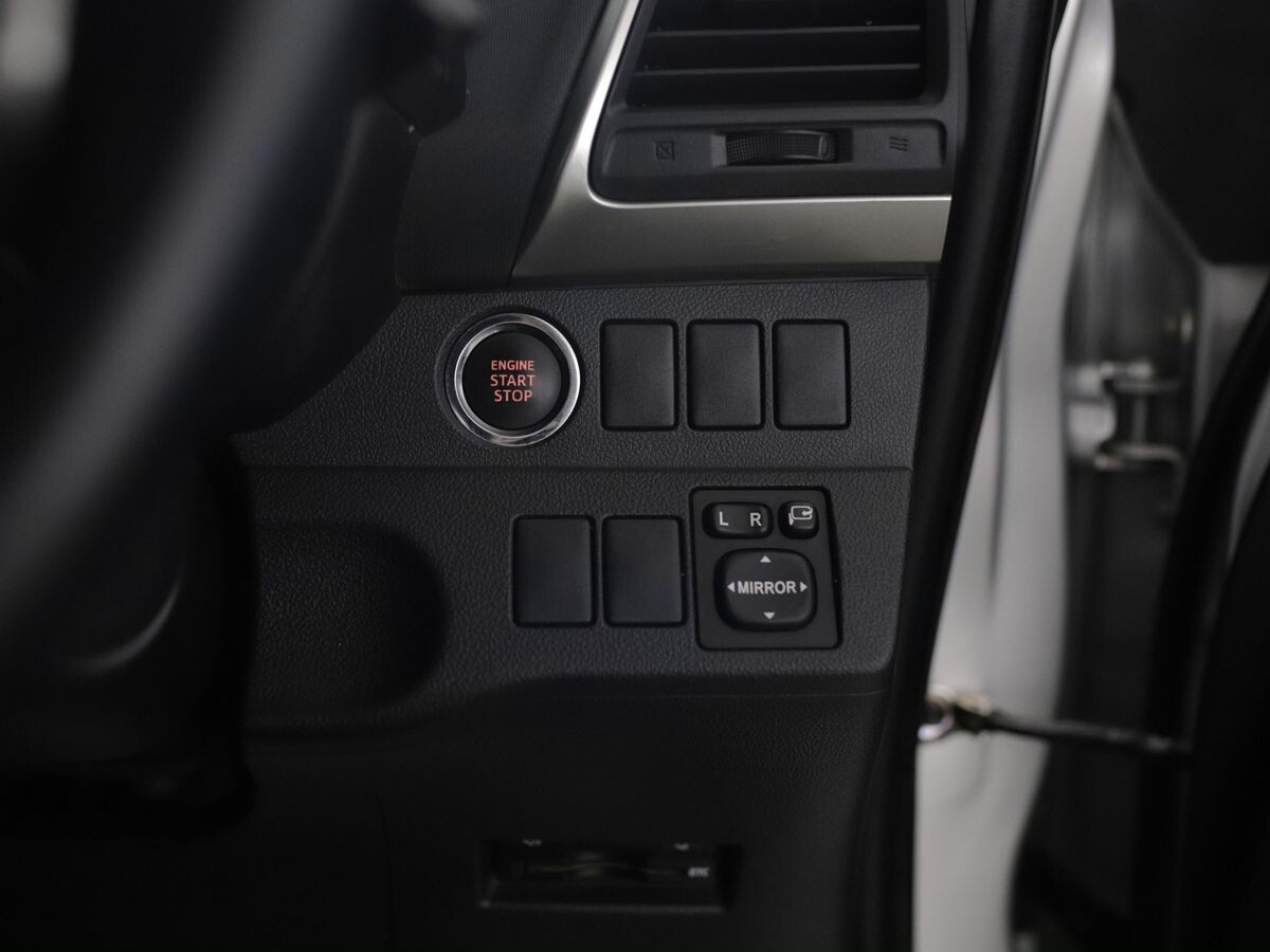 Toyota Ractis 2011 - фото автомобиля
