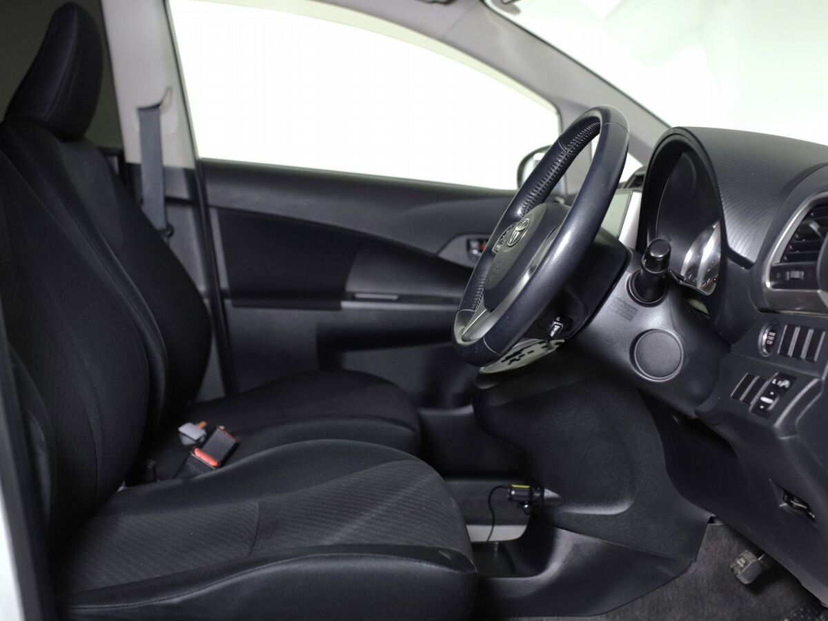 Toyota Ractis 2011 - фото автомобиля