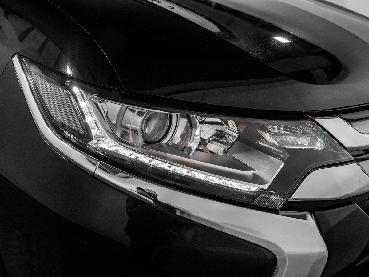 Mitsubishi Outlander 2017 - фото автомобиля