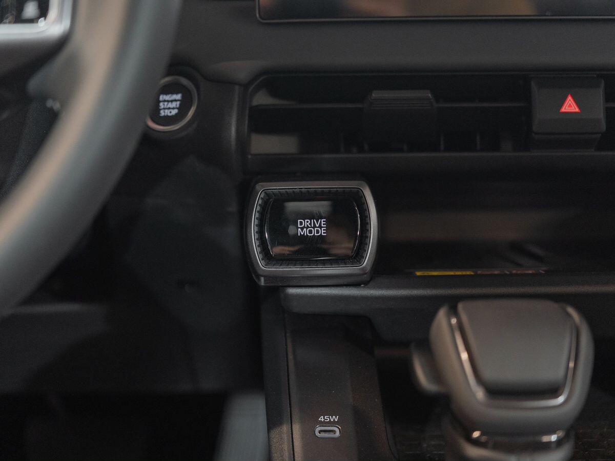 Toyota RAV4 2026 - фото автомобиля