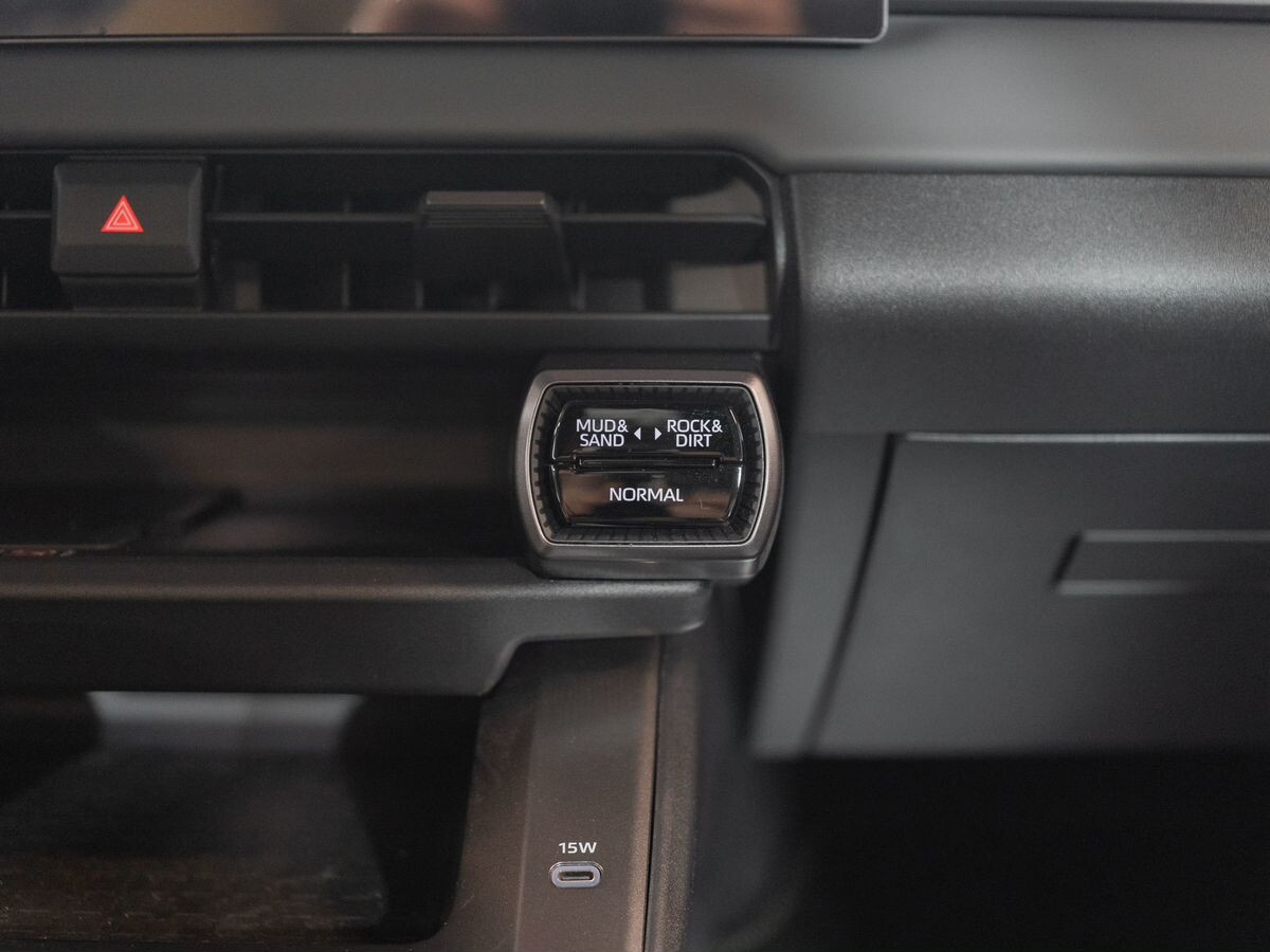 Toyota RAV4 2026 - фото автомобиля
