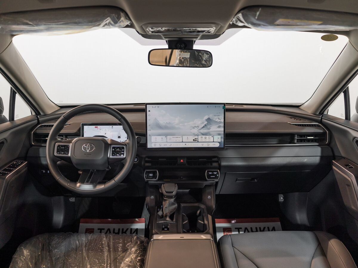 Toyota RAV4 2026 - фото автомобиля