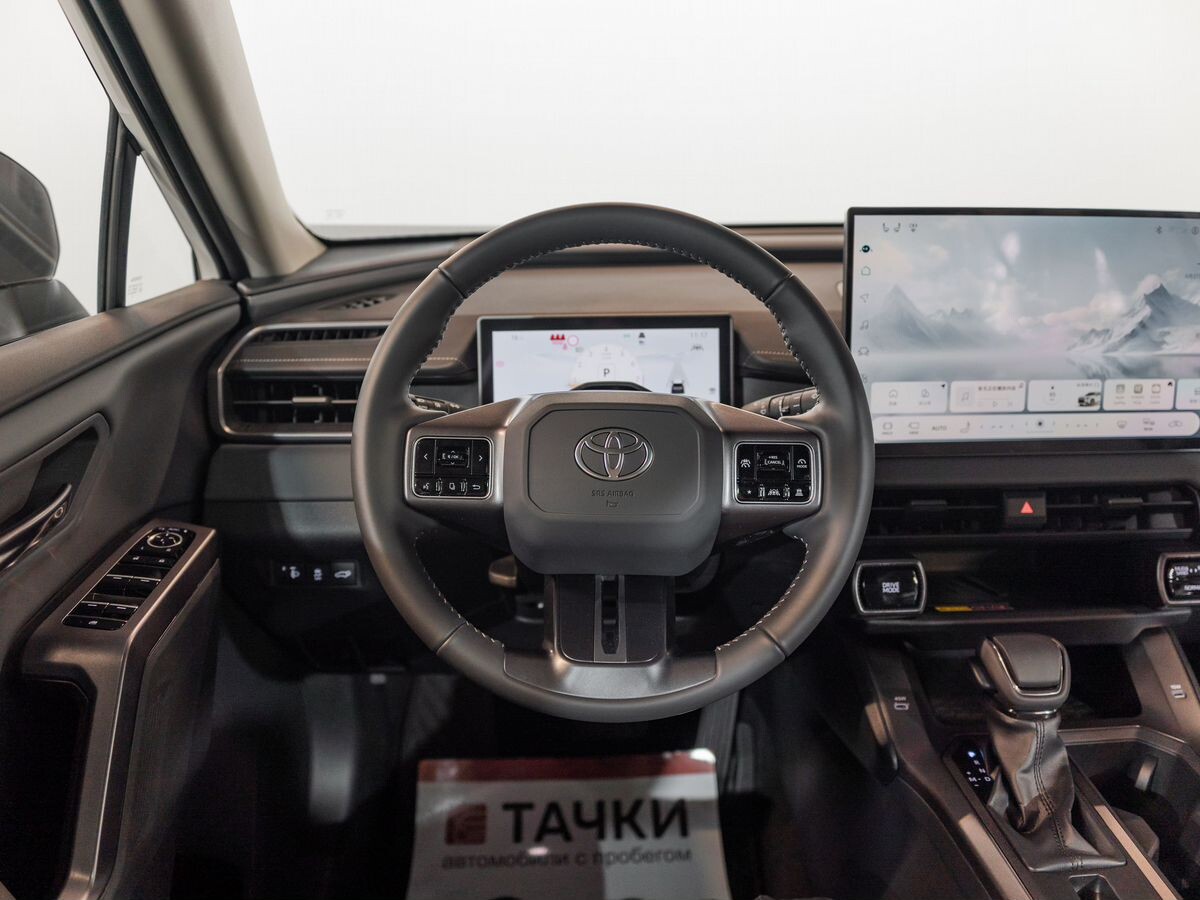 Toyota RAV4 2026 - фото автомобиля