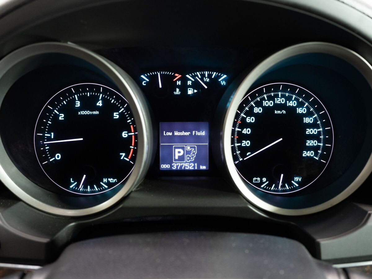 Toyota Land Cruiser 2010 - фото автомобиля