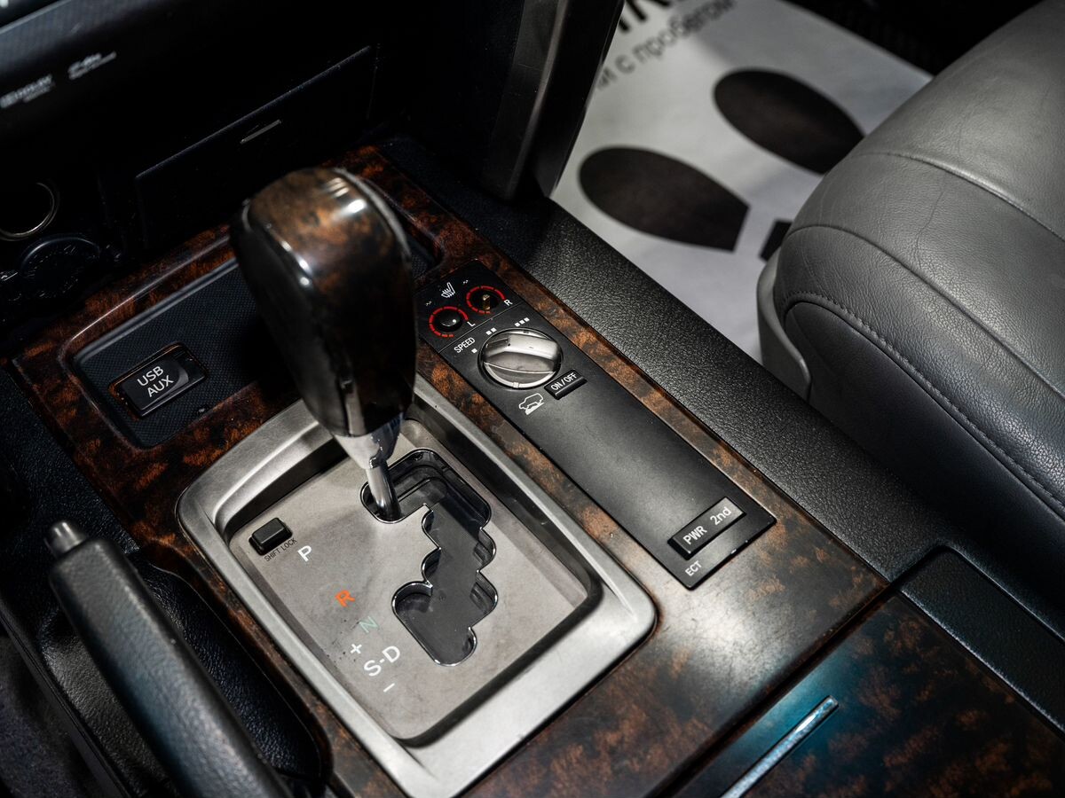 Toyota Land Cruiser 2010 - фото автомобиля