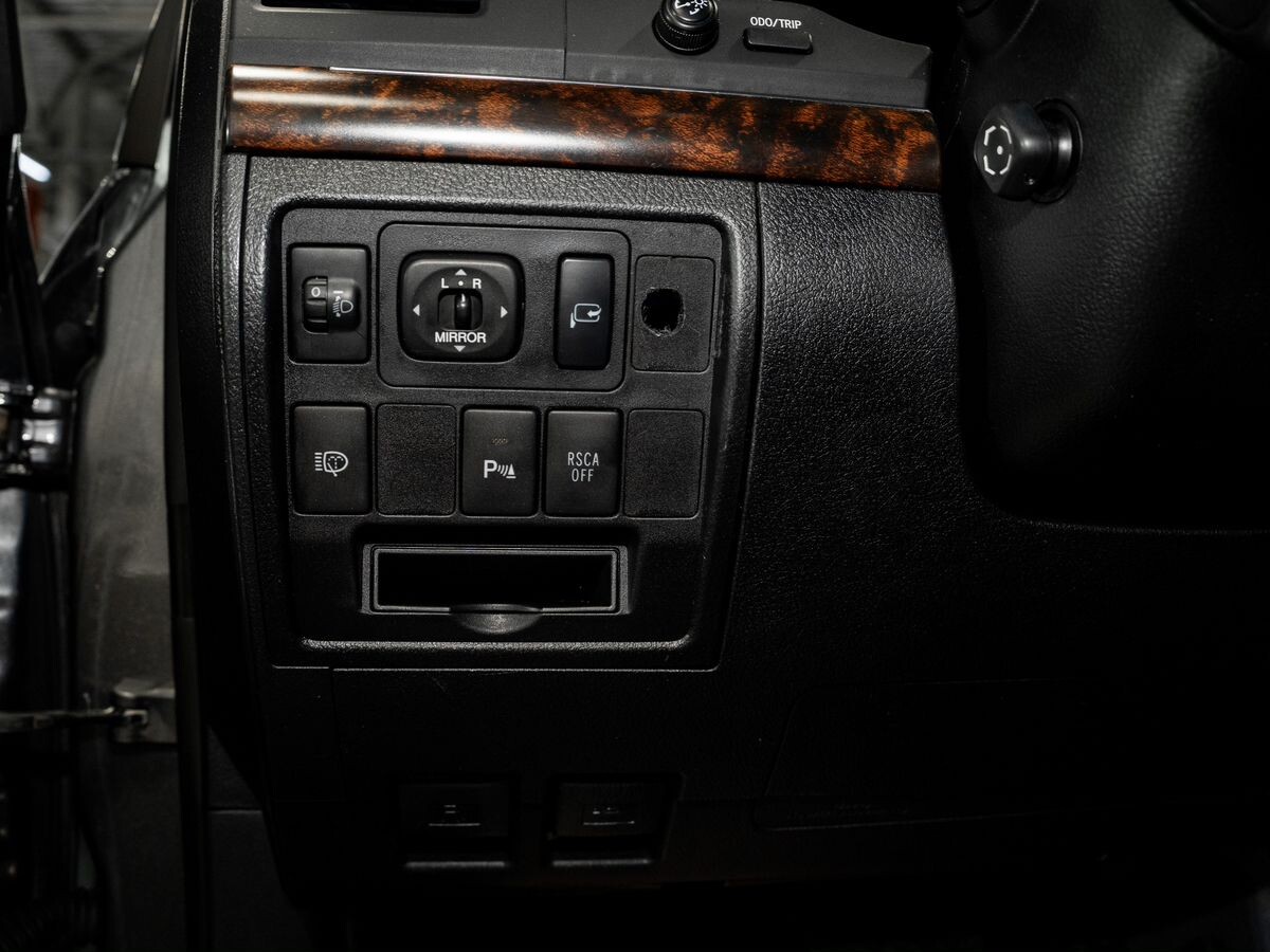 Toyota Land Cruiser 2010 - фото автомобиля