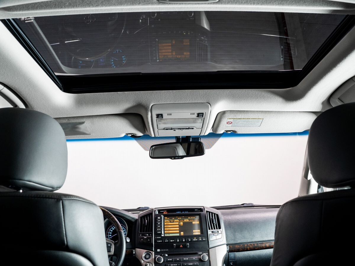 Toyota Land Cruiser 2010 - фото автомобиля