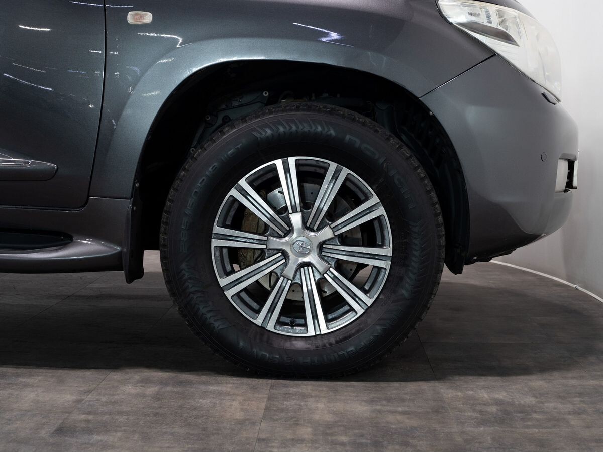 Toyota Land Cruiser 2010 - фото автомобиля