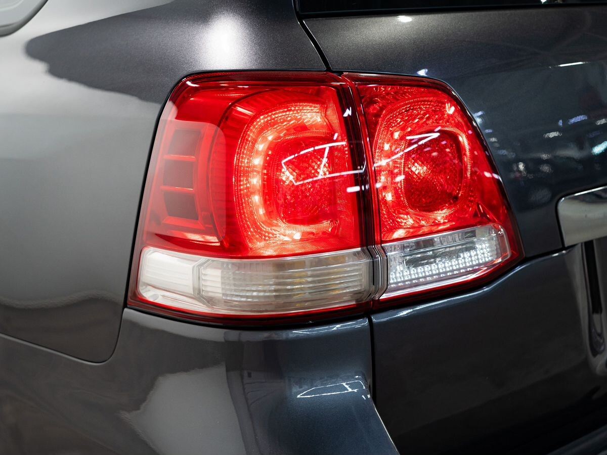 Toyota Land Cruiser 2010 - фото автомобиля