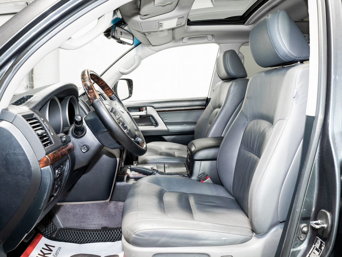 Toyota Land Cruiser 2010 - фото автомобиля