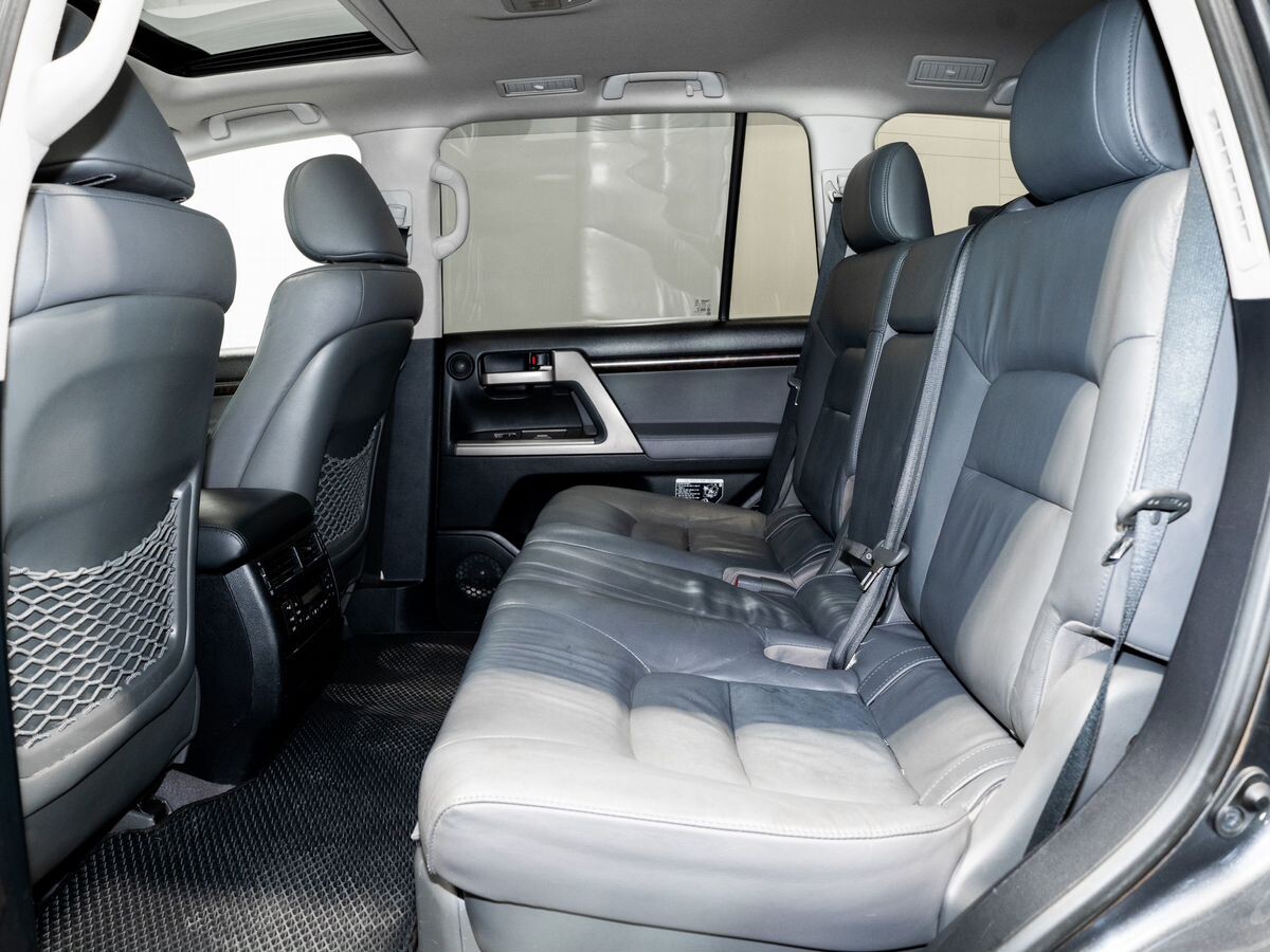 Toyota Land Cruiser 2010 - фото автомобиля