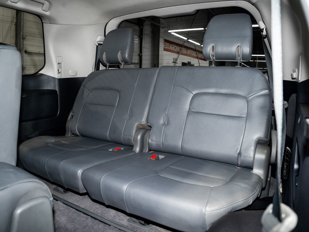 Toyota Land Cruiser 2010 - фото автомобиля