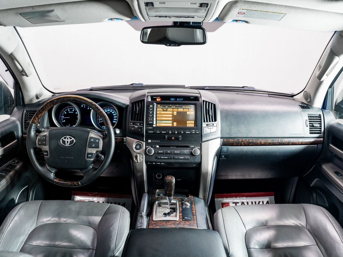Toyota Land Cruiser 2010 - фото автомобиля