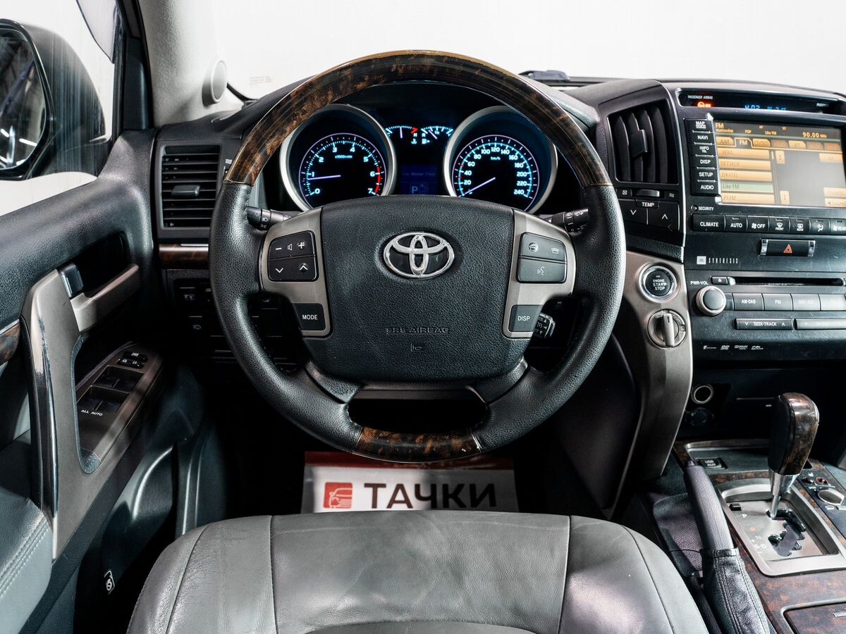 Toyota Land Cruiser 2010 - фото автомобиля