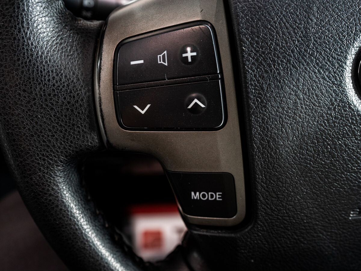 Toyota Land Cruiser 2010 - фото автомобиля