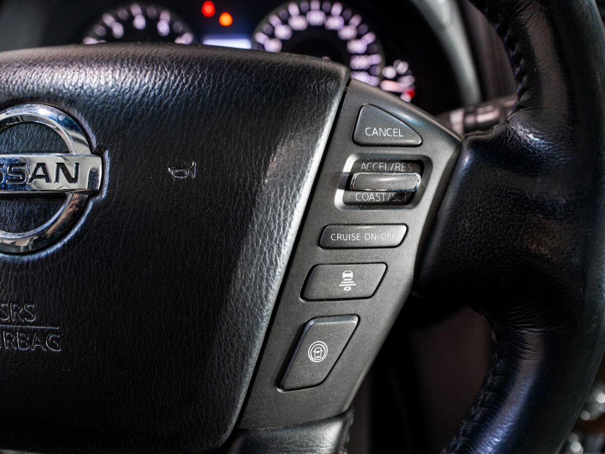 Nissan Patrol 2010 - фото автомобиля