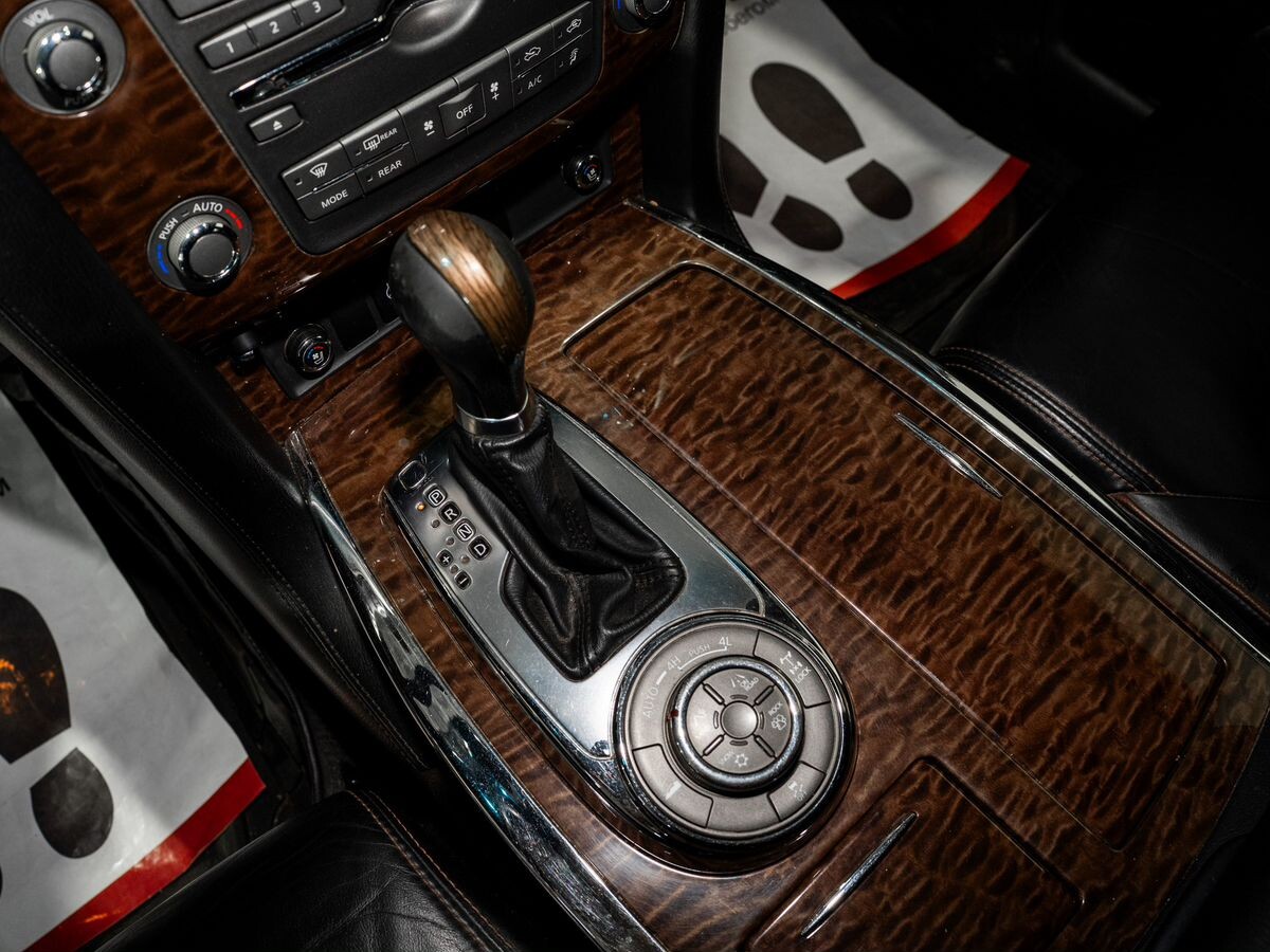 Nissan Patrol 2010 - фото автомобиля