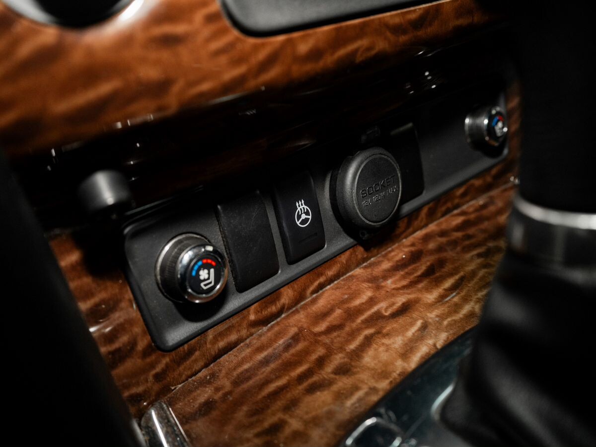 Nissan Patrol 2010 - фото автомобиля