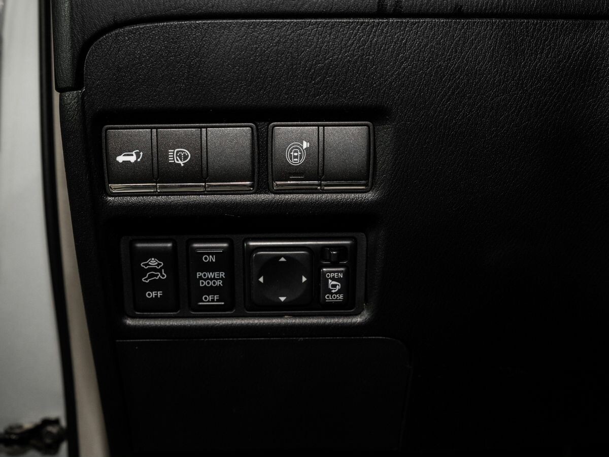 Nissan Patrol 2010 - фото автомобиля