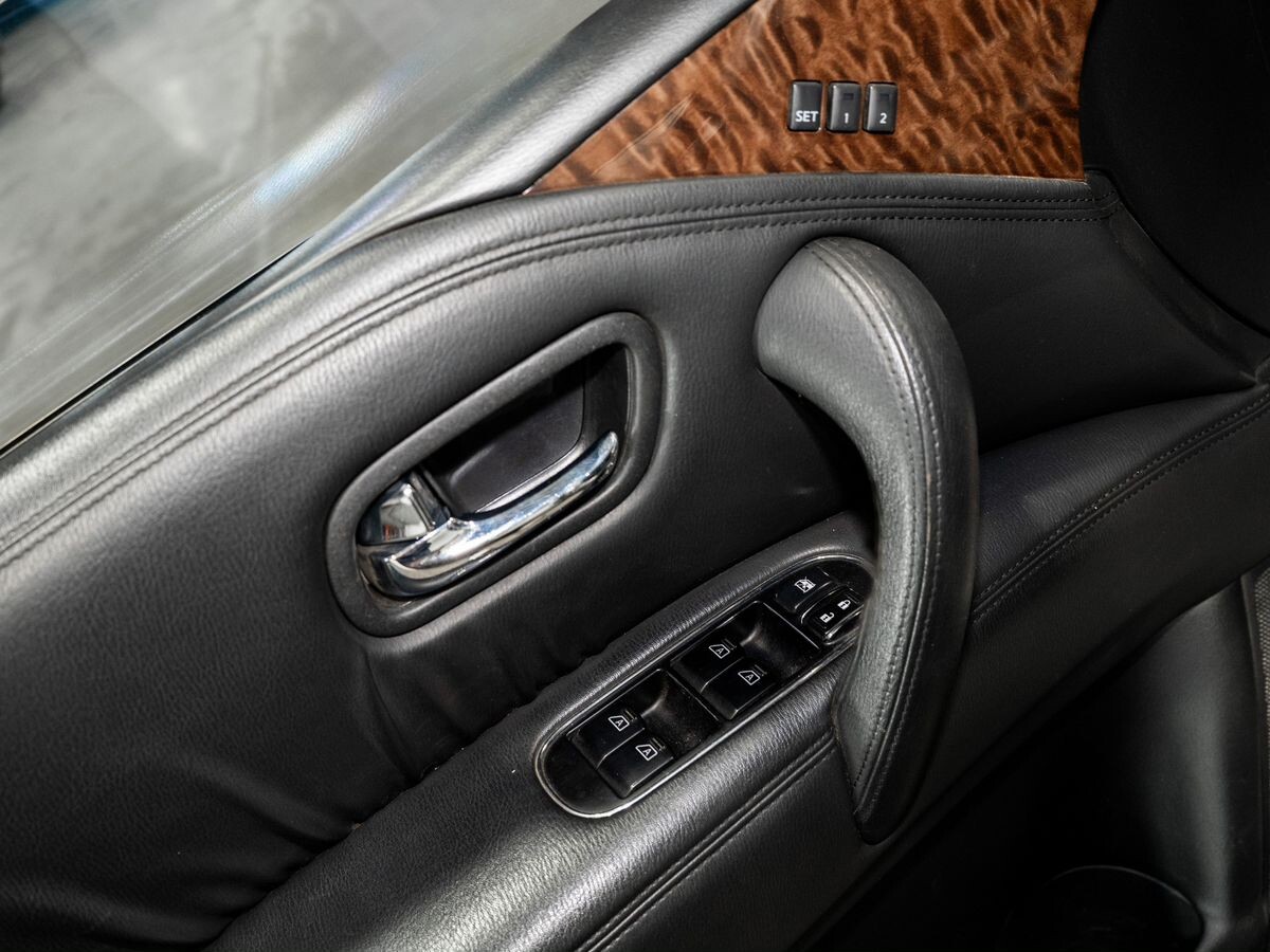 Nissan Patrol 2010 - фото автомобиля