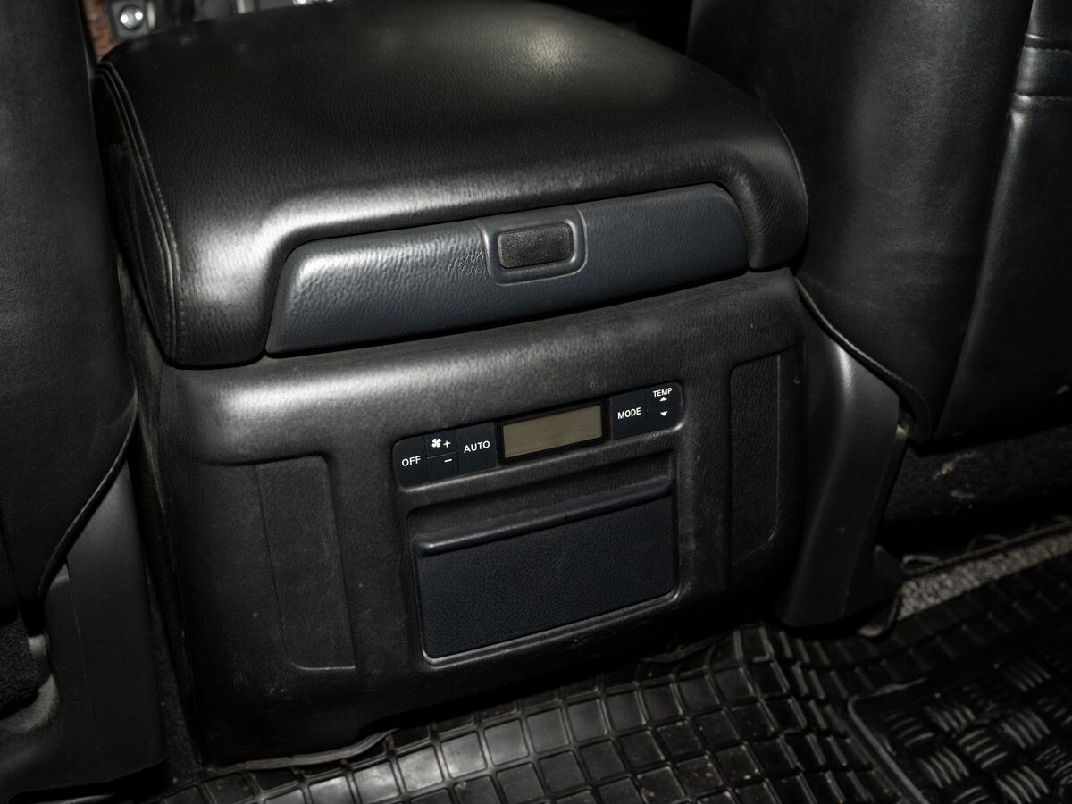 Nissan Patrol 2010 - фото автомобиля