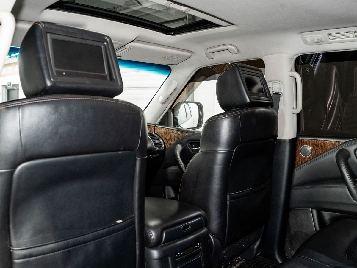 Nissan Patrol 2010 - фото автомобиля