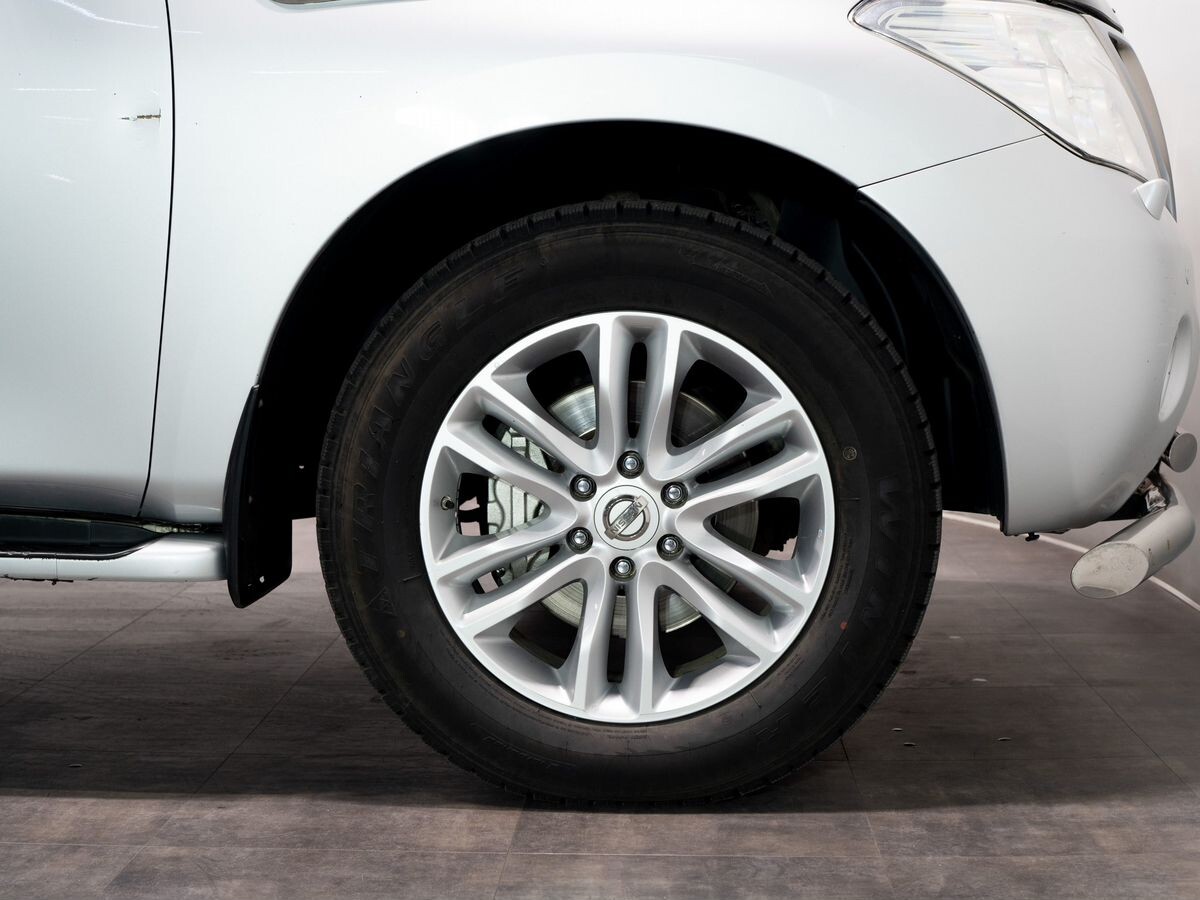 Nissan Patrol 2010 - фото автомобиля