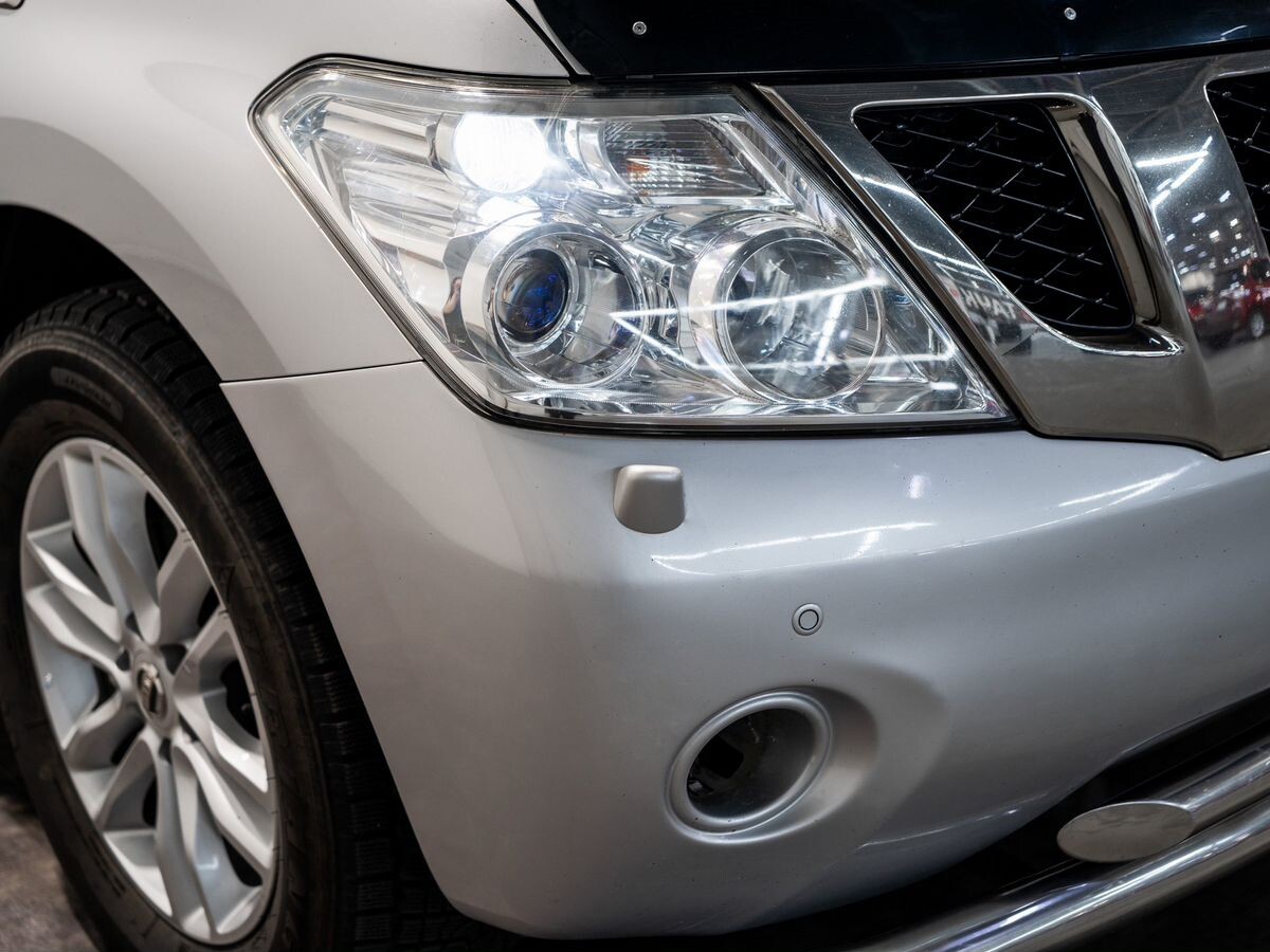 Nissan Patrol 2010 - фото автомобиля