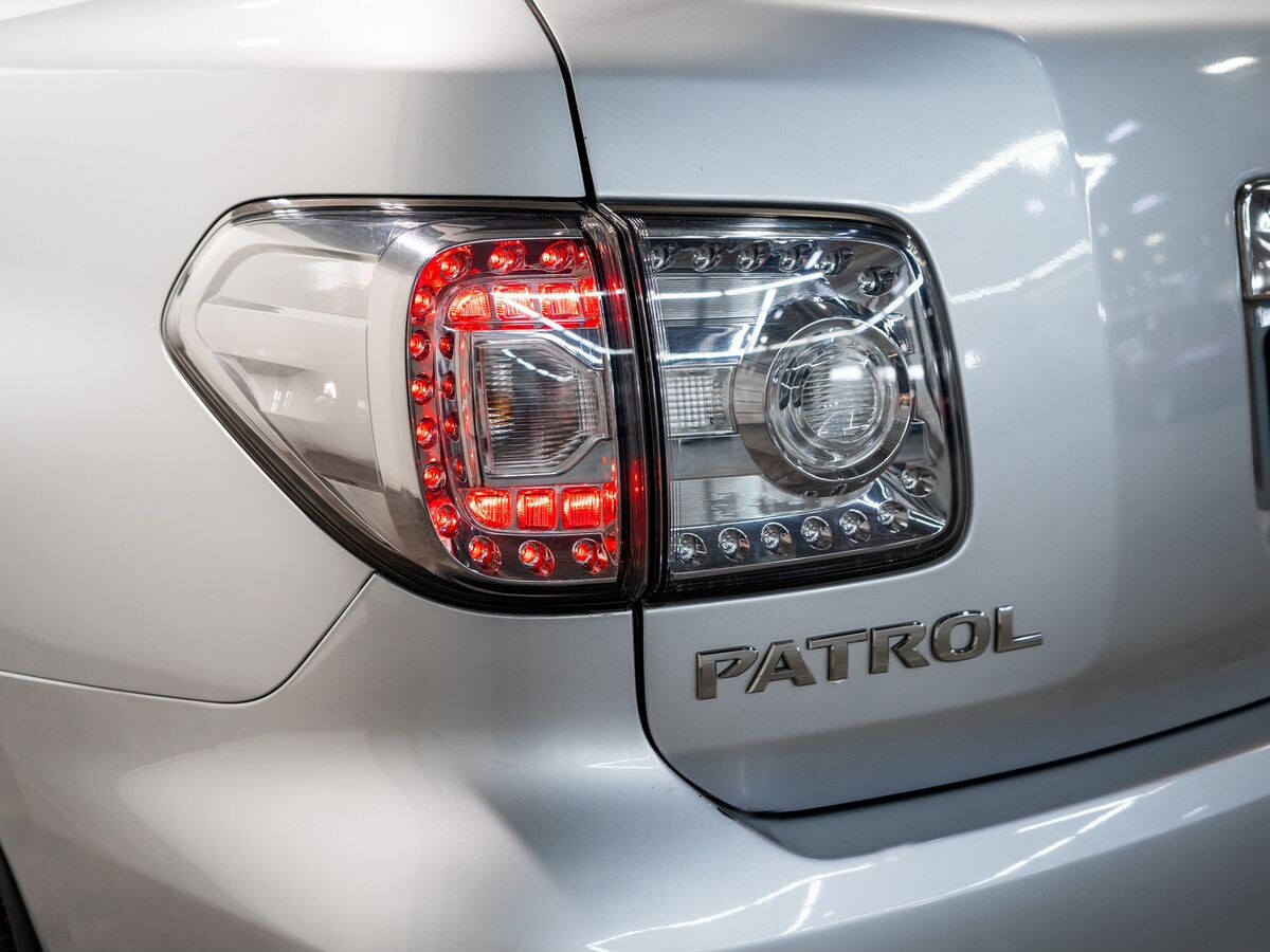 Nissan Patrol 2010 - фото автомобиля