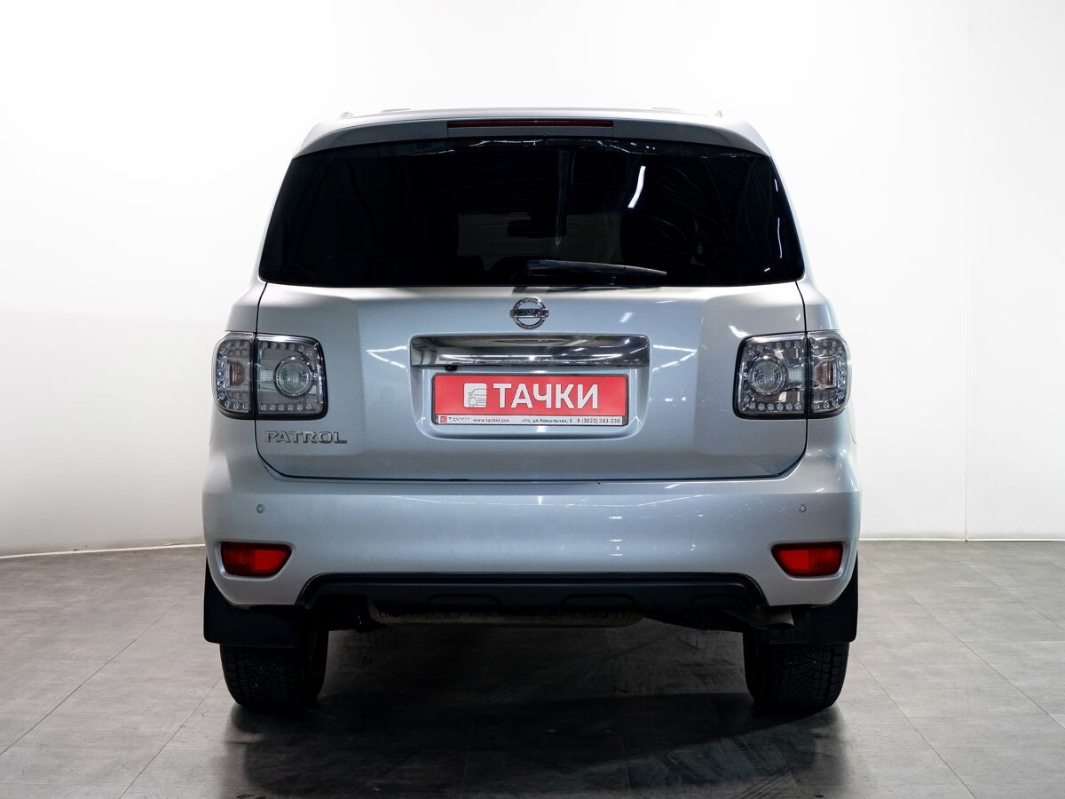 Nissan Patrol 2010 - фото автомобиля