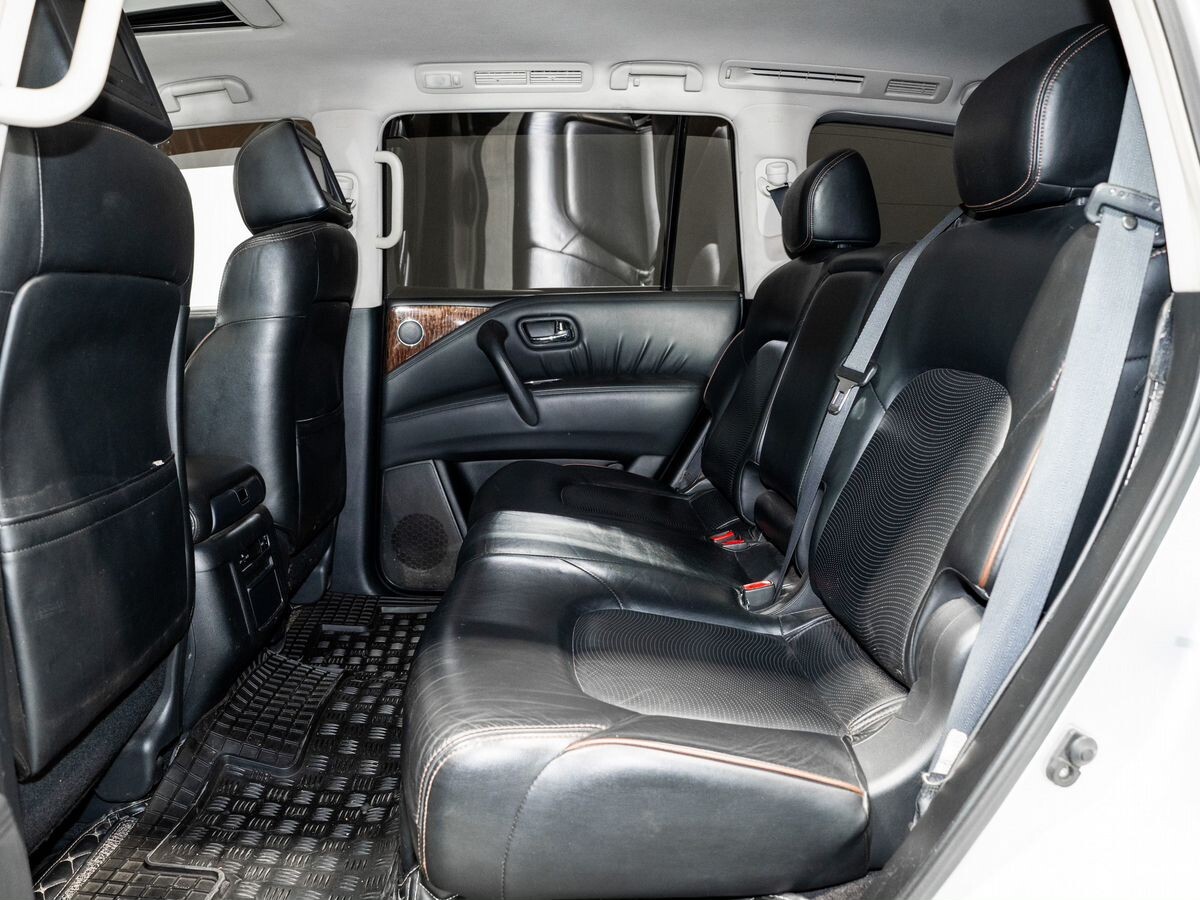 Nissan Patrol 2010 - фото автомобиля