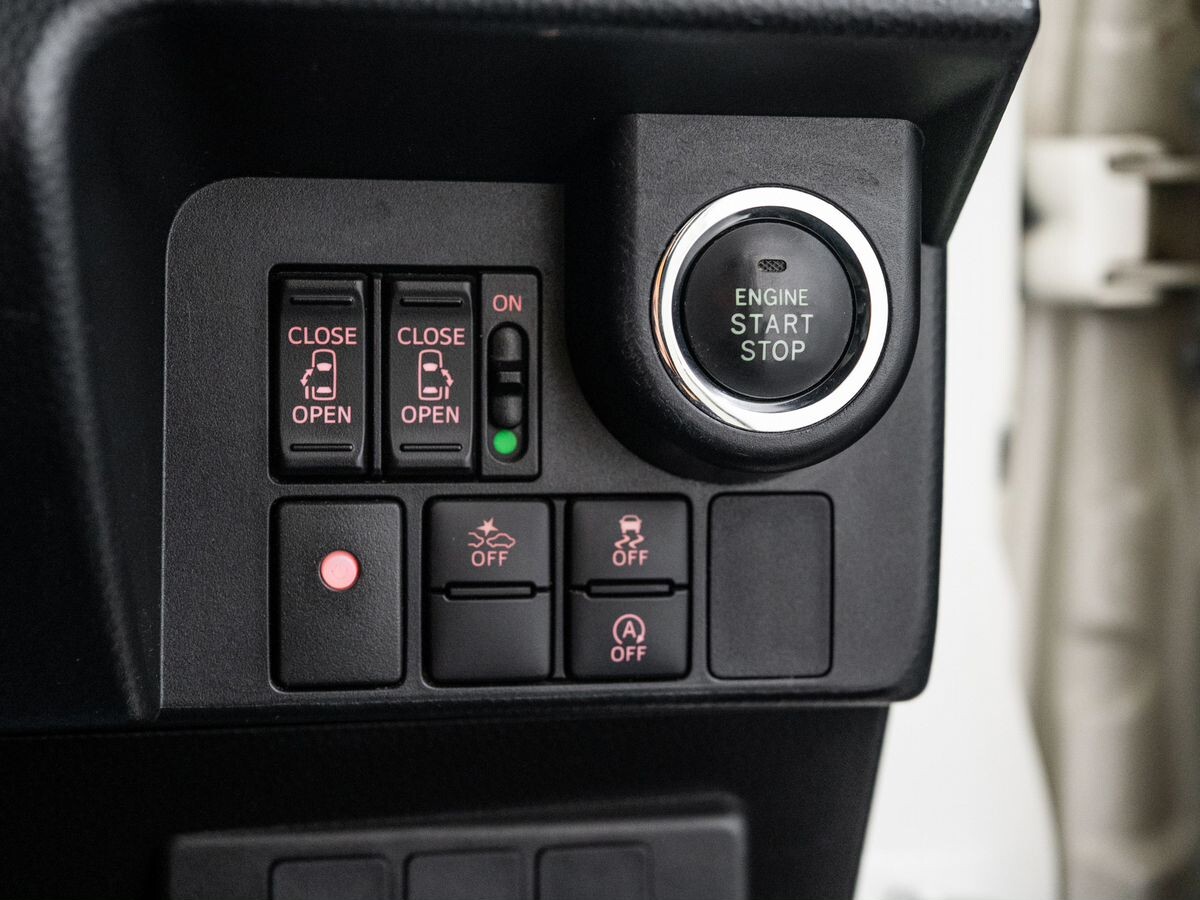 Toyota Tank 2017 - фото автомобиля