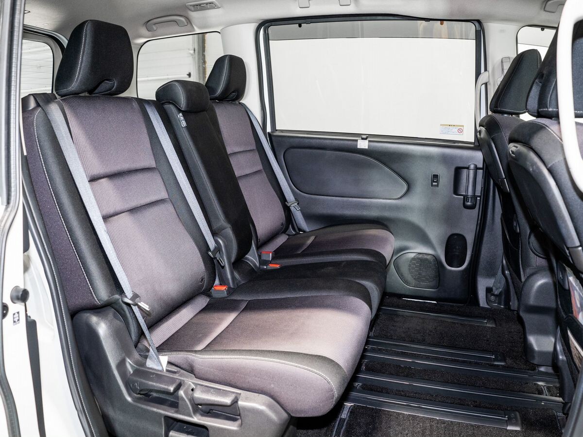 Nissan Serena 2018 - фото автомобиля