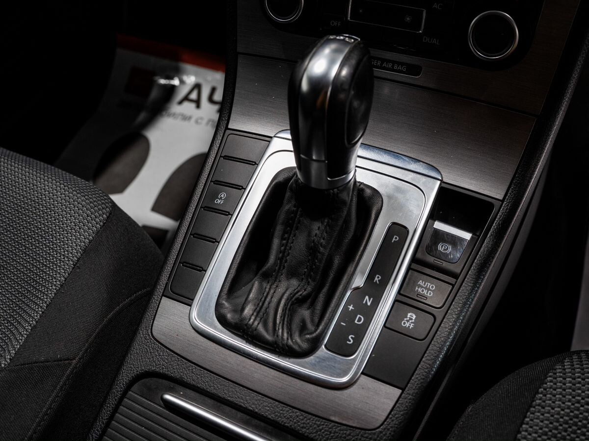 Volkswagen Passat 2011 - фото автомобиля
