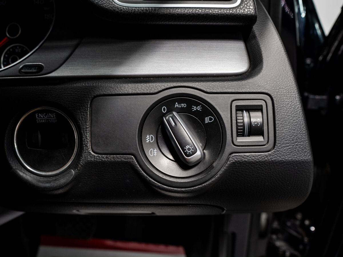 Volkswagen Passat 2011 - фото автомобиля